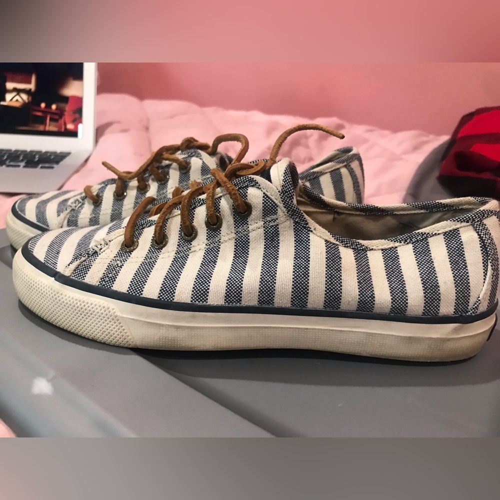 Sperrys’ blue and white dotted stripes